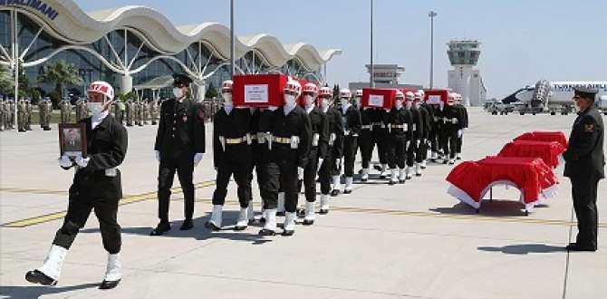 Hatay’da 3 şehit askerin cenazesi törenle memleketlerine uğurlandı