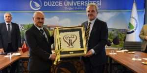 Düzce Üniversitesi’nde “Dönüşen Dünyada Liderlik Çalıştayı” Gerçekleştirildi