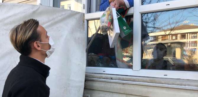 YAŞLILARIMIZA YENİ YIL MORALİ   YIL BOYU GÖNÜLLERE DOKUNDULAR