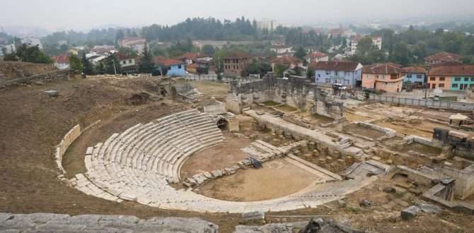 Antik Tiyatro aslına dönecek kazı alanı genişleyecek