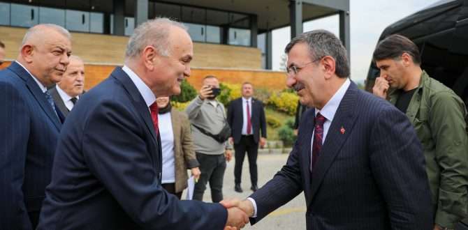 CEVDET YILMAZ DÜZCE’DE İŞ DÜNYASI TEMSİLCİLERİ İLE BULUŞTU