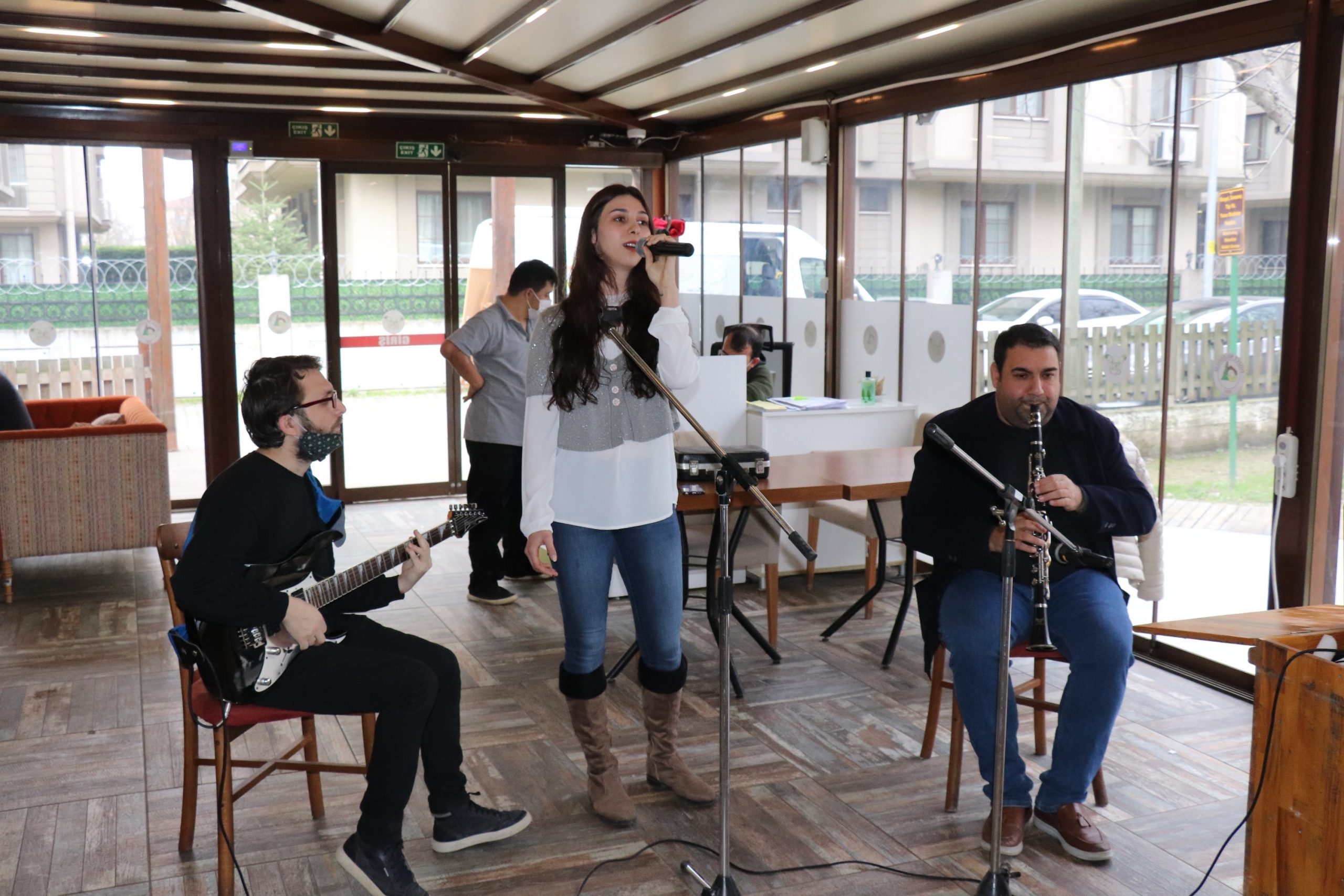 F782EE1D-DF0A-45EC-B44C-FBFE90DE2B6E