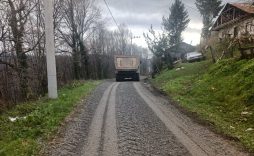 KÖY YOLLARINDA ÇALIŞMALAR SÜRÜYOR