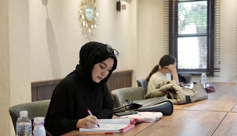 Yahya Kemal Kitap Köşkü gençlerden yoğun ilgi görüyor