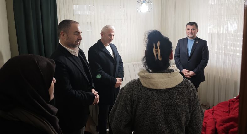 ÖZTÜRK'TEN HASTALARA MORAL VE DESTEK