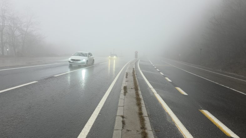 YOĞUN SİS BOLU DAĞI'NI KAPLADI