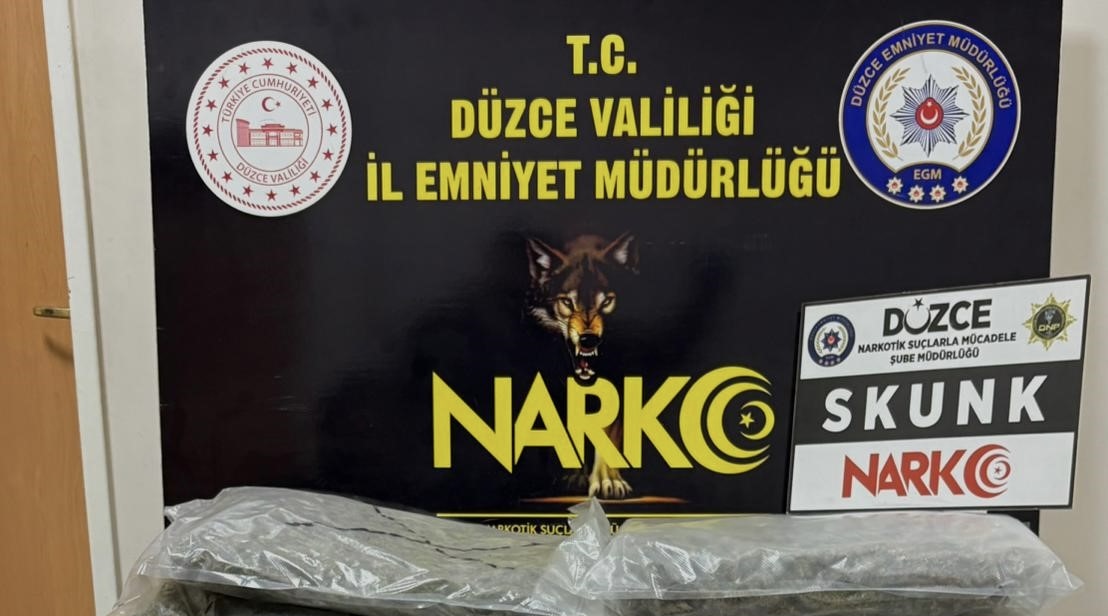 İSTANBUL’DAN ANKARA’YA UYUŞTURUCU GÖTÜRÜYORDU  DÜZCE’DE YAKALANDI