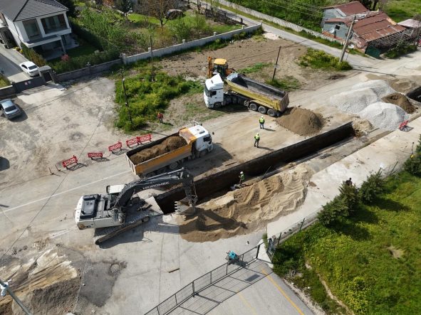 ŞEBEKE YENİLEME ÇALIŞMALARI HIZ KESMEDEN SÜRÜYOR