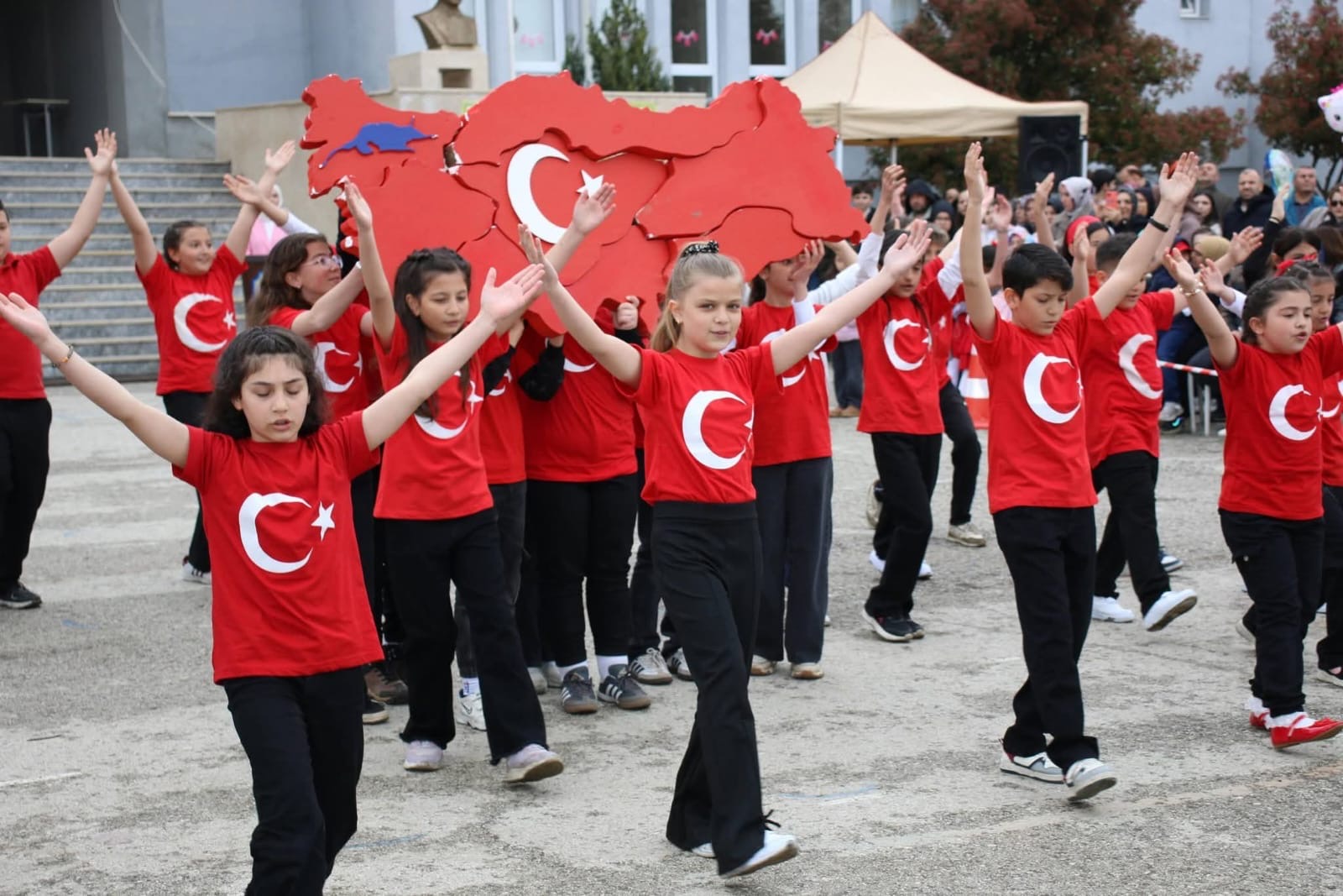 ÇİLİMLİ’DE 23 NİSAN COŞKUSU
