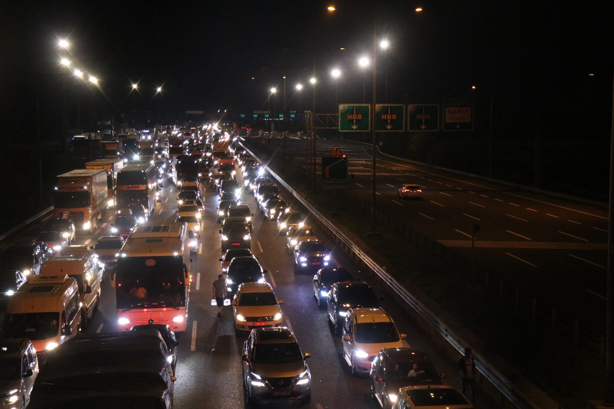 Bayram göçü başladı: Otoyolların kesişim noktasında trafik durdu