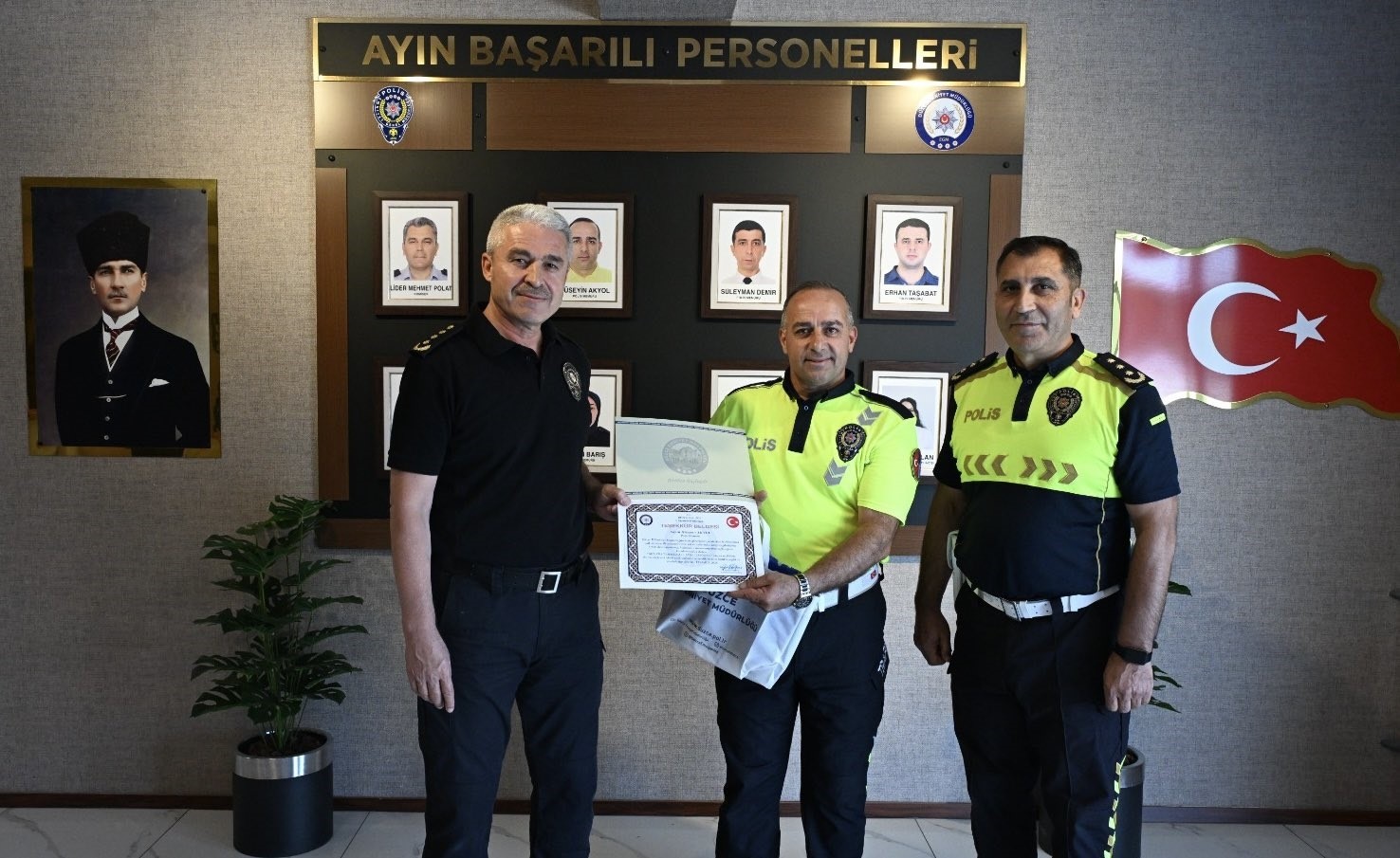 Düzce’de başarılı polisler ödüllendirildi